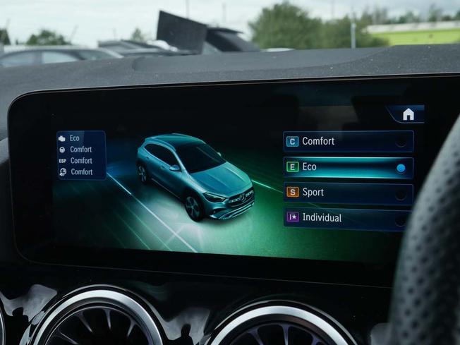 MERCEDES-BENZ GLA Photo 21
