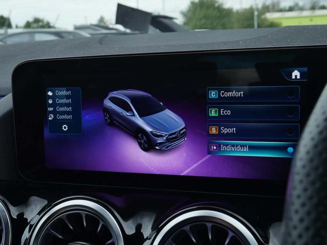 MERCEDES-BENZ GLA Photo 23