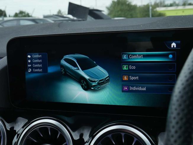 MERCEDES-BENZ GLA Photo 24
