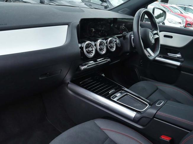 MERCEDES-BENZ GLA Photo 3