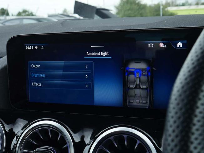 MERCEDES-BENZ GLA Photo 31