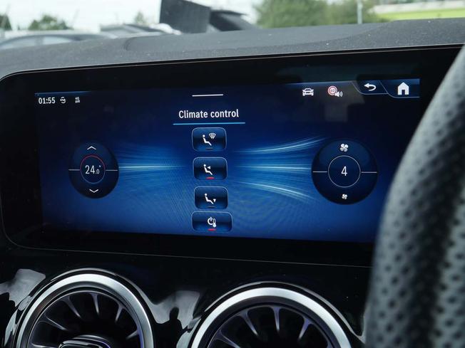 MERCEDES-BENZ GLA Photo 32