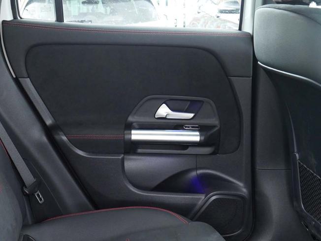 MERCEDES-BENZ GLA Photo 38