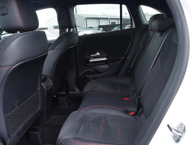 MERCEDES-BENZ GLA Photo 39