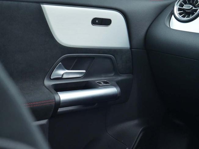 MERCEDES-BENZ GLA Photo 43