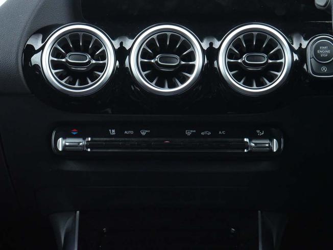 MERCEDES-BENZ GLA Photo 44