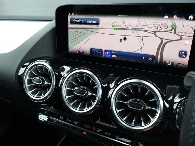 MERCEDES-BENZ GLA Photo 16