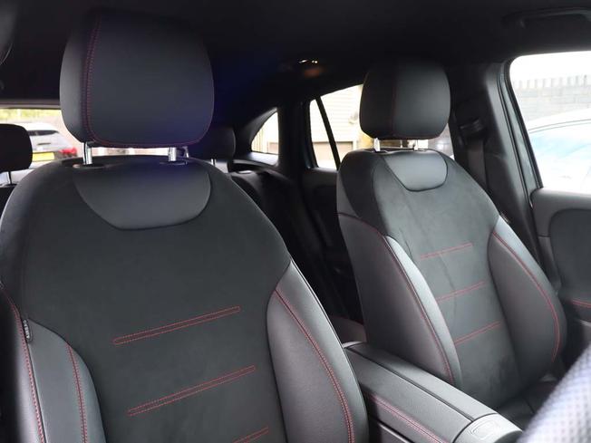 MERCEDES-BENZ GLA Photo 17