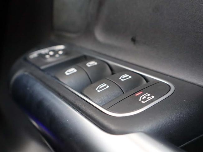 MERCEDES-BENZ GLA Photo 28