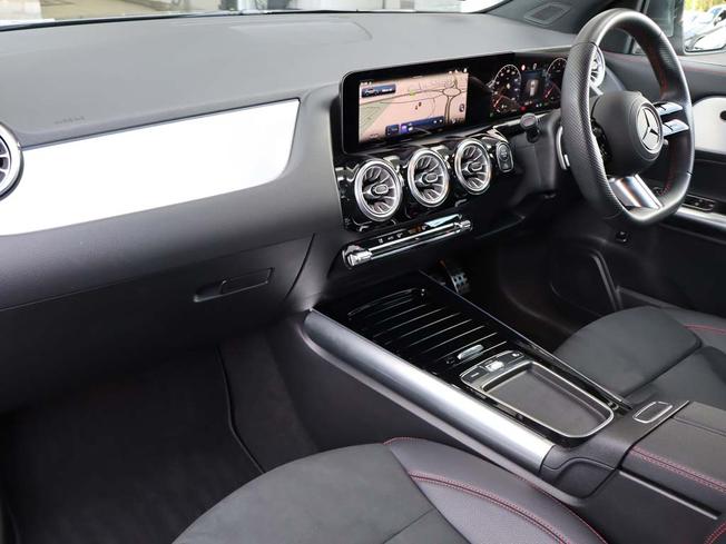 MERCEDES-BENZ GLA Photo 3