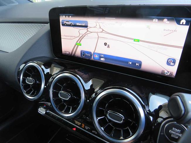 MERCEDES-BENZ GLA Photo 17