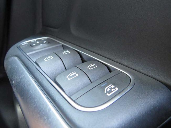 MERCEDES-BENZ GLA Photo 19