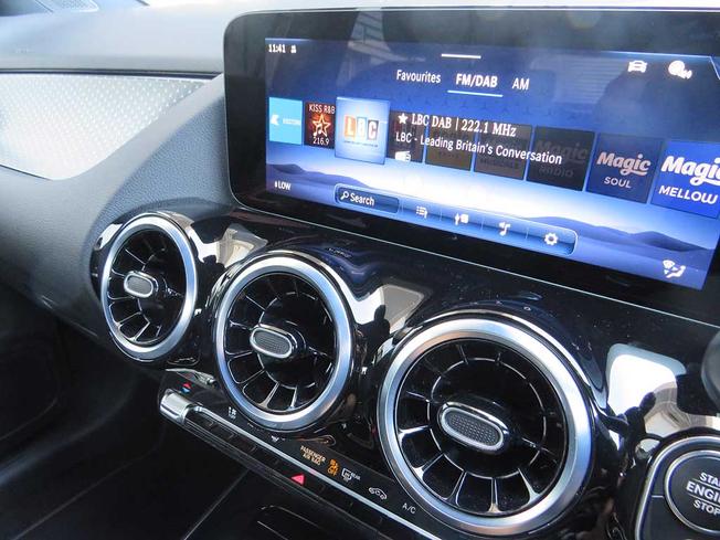 MERCEDES-BENZ GLA Photo 40