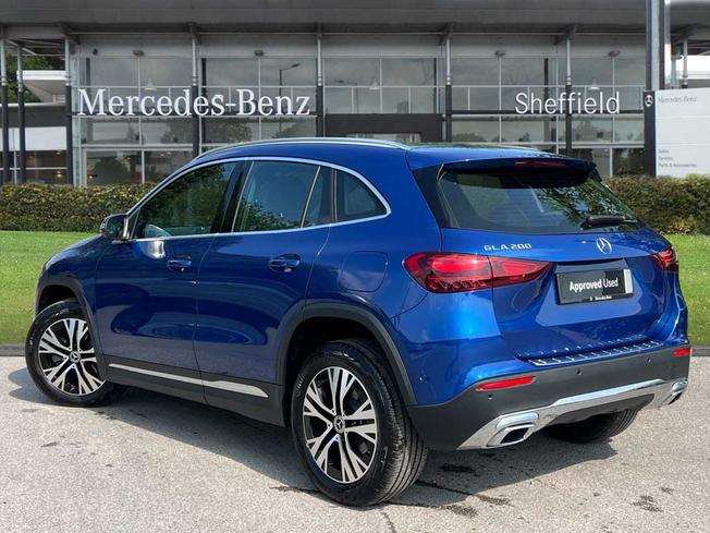 MERCEDES-BENZ GLA Photo 2