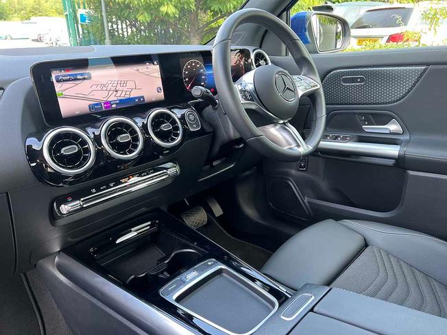 MERCEDES-BENZ GLA Photo 3