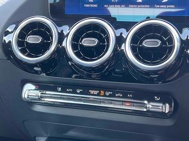 MERCEDES-BENZ GLA Photo 33