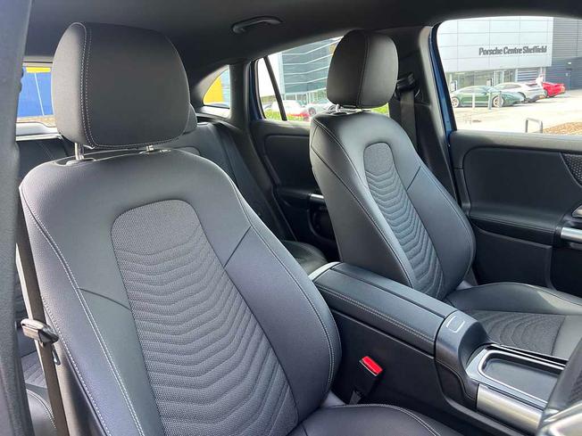 MERCEDES-BENZ GLA Photo 39