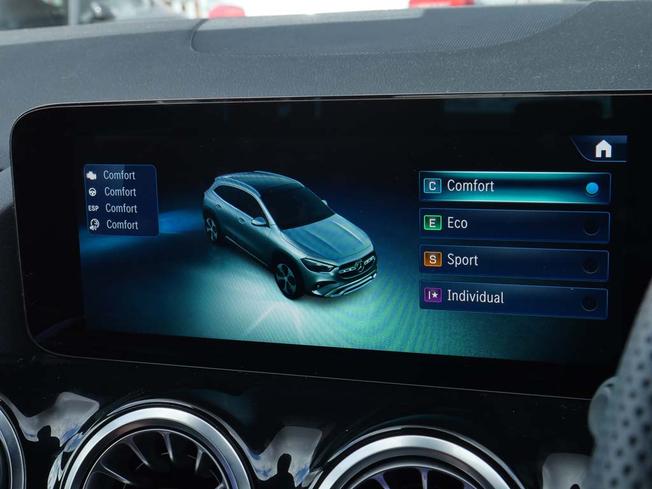 MERCEDES-BENZ GLA Photo 12