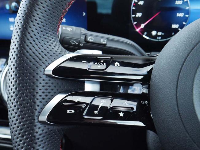 MERCEDES-BENZ GLA Photo 13