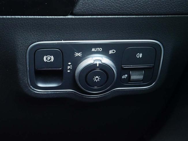 MERCEDES-BENZ GLA Photo 16
