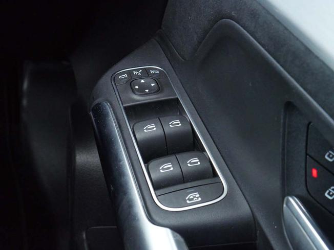 MERCEDES-BENZ GLA Photo 17