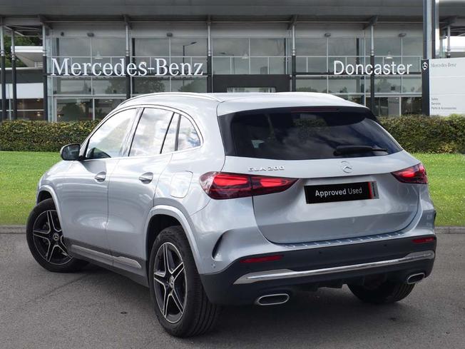 MERCEDES-BENZ GLA Photo 2