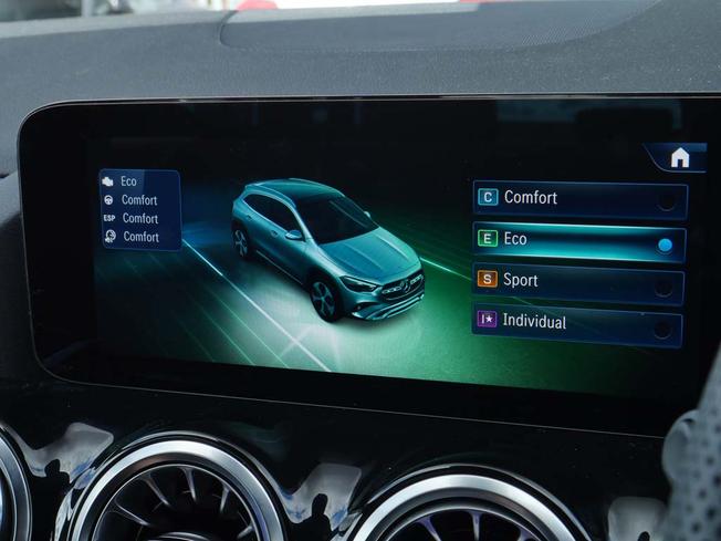 MERCEDES-BENZ GLA Photo 21