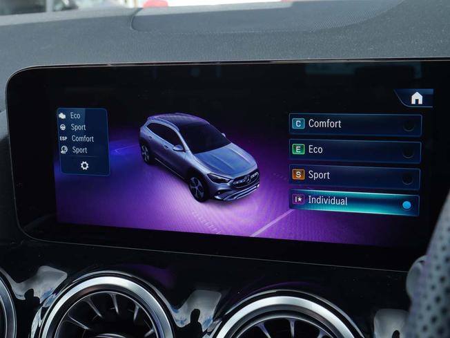 MERCEDES-BENZ GLA Photo 23