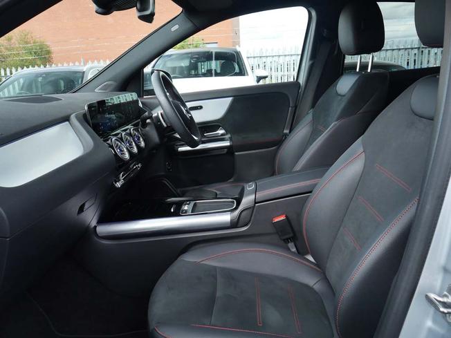 MERCEDES-BENZ GLA Photo 3