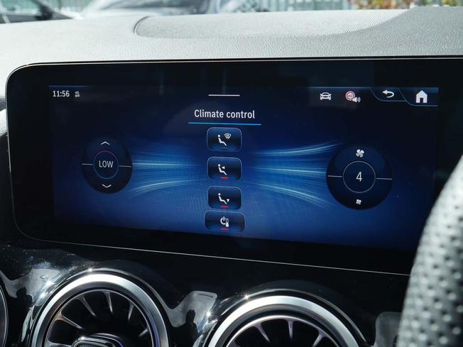 MERCEDES-BENZ GLA Photo 30