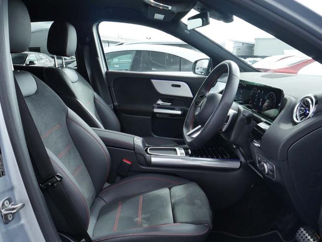 MERCEDES-BENZ GLA Photo 31