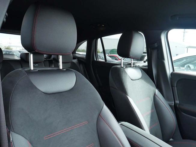 MERCEDES-BENZ GLA Photo 32