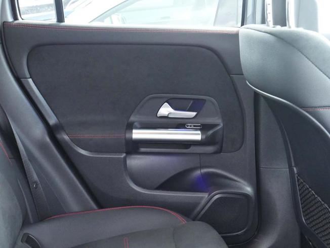 MERCEDES-BENZ GLA Photo 35