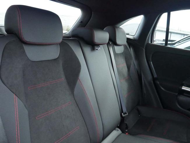 MERCEDES-BENZ GLA Photo 36