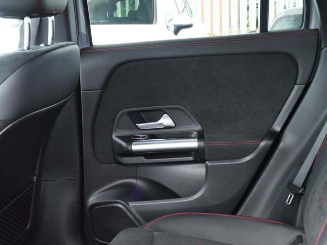 MERCEDES-BENZ GLA Photo 38