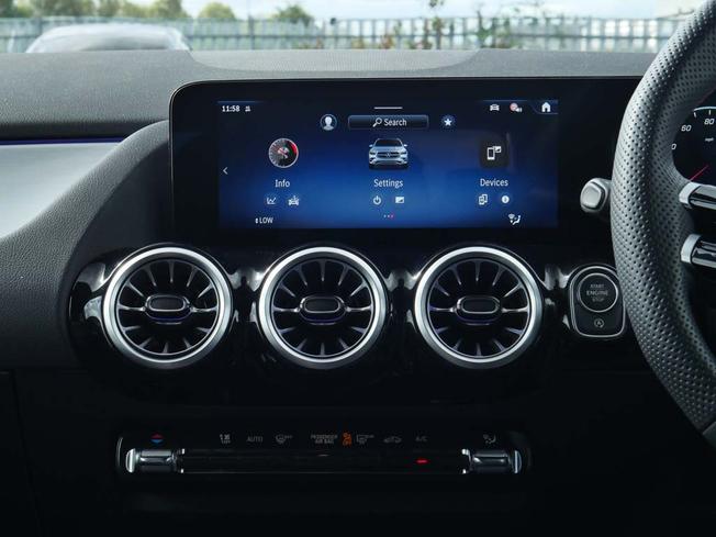 MERCEDES-BENZ GLA Photo 43