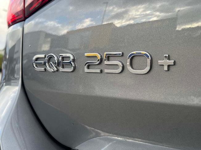 MERCEDES-BENZ Eqb Photo 20