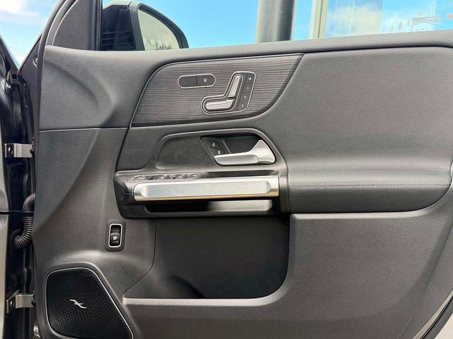 MERCEDES-BENZ Eqb Photo 21