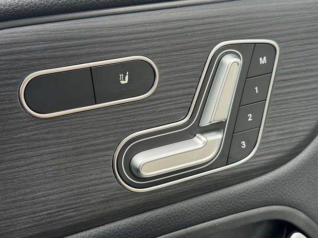MERCEDES-BENZ Eqb Photo 22