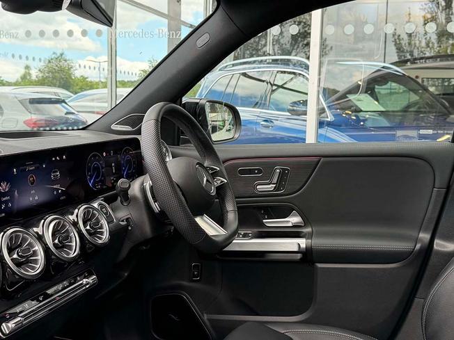 MERCEDES-BENZ Eqb Photo 3