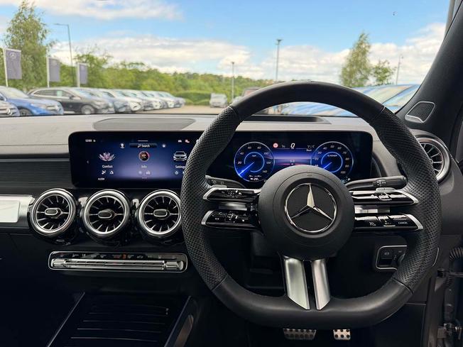 MERCEDES-BENZ Eqb Photo 4