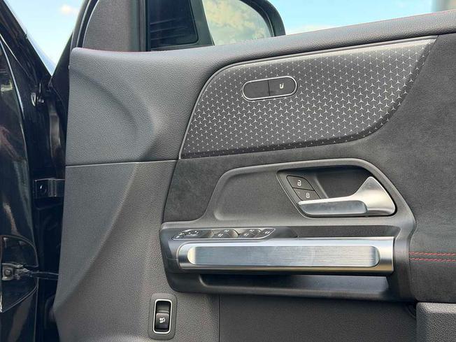 MERCEDES-BENZ Eqb Photo 20
