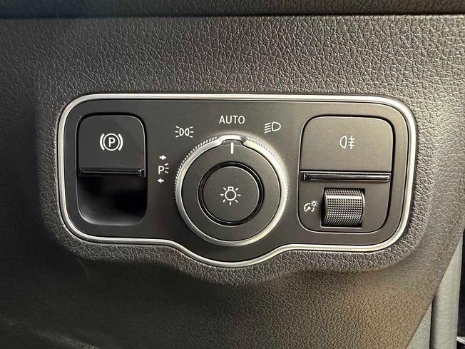 MERCEDES-BENZ Eqb Photo 24