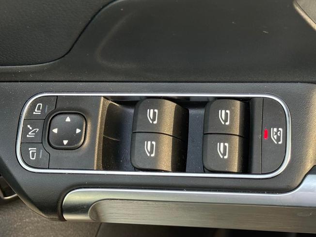 MERCEDES-BENZ Eqb Photo 22