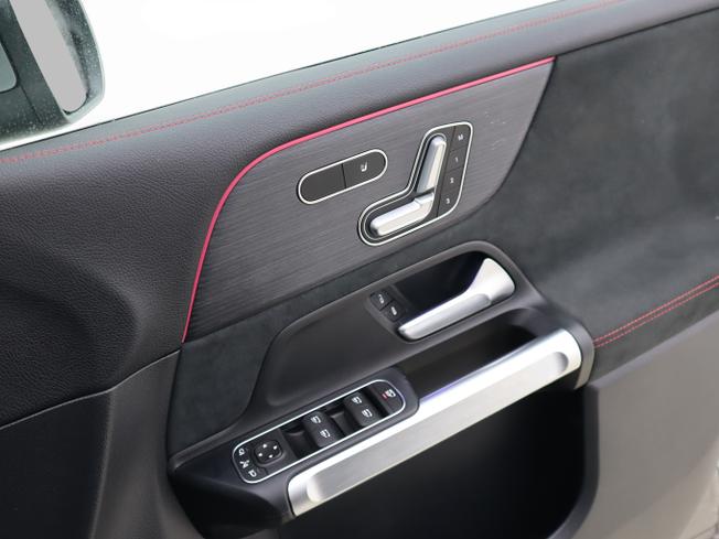 MERCEDES-BENZ Eqb Photo 36