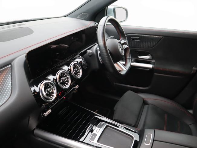 MERCEDES-BENZ Eqa Photo 3