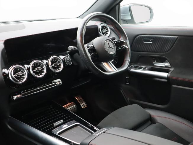 MERCEDES-BENZ Eqa Photo 5