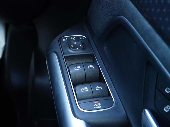 MERCEDES-BENZ Eqa Photo 16