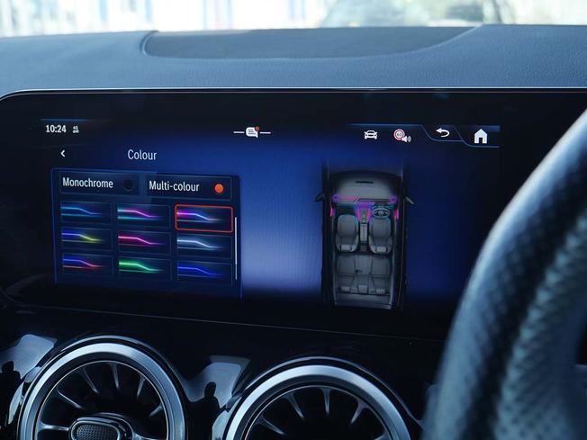 MERCEDES-BENZ Eqa Photo 17