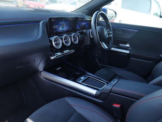 MERCEDES-BENZ Eqa Photo 3